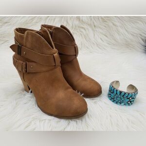 XOXO Kasper Tan Rustic Ankle Coastal Girl Boho Boots with Straps Size 7